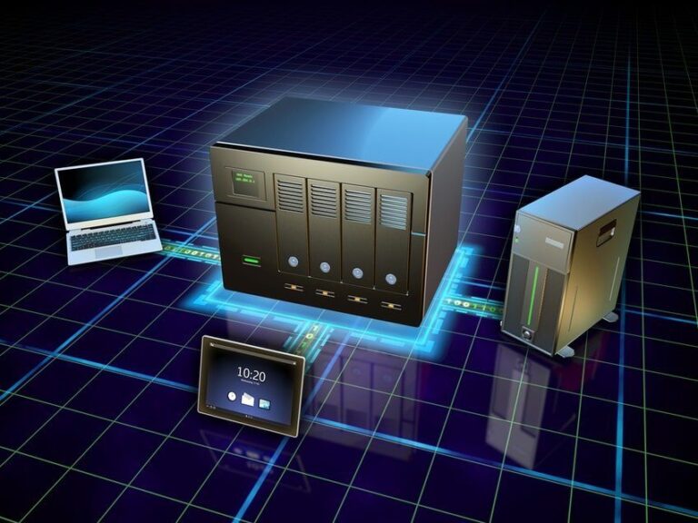 Servidor empresarial realizando copias de seguridad automáticas